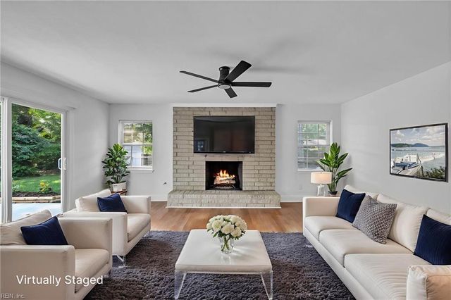 4 Admiral CT, Hampton, VA 23669