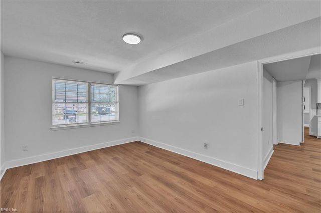 4 Admiral CT, Hampton, VA 23669