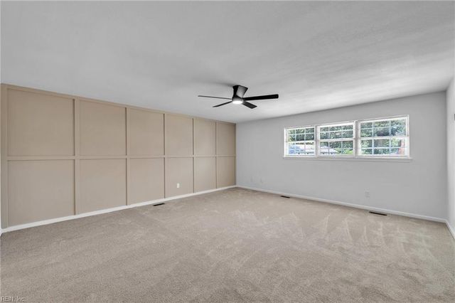 4 Admiral CT, Hampton, VA 23669