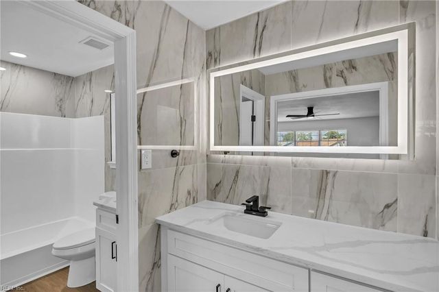 4 Admiral CT, Hampton, VA 23669