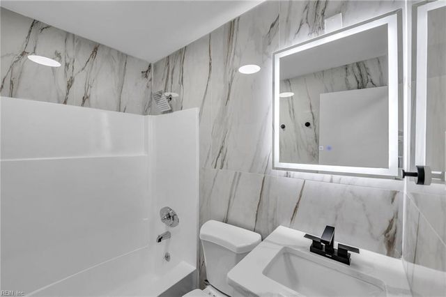 4 Admiral CT, Hampton, VA 23669