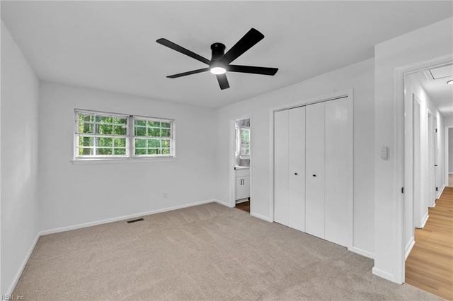 4 Admiral CT, Hampton, VA 23669