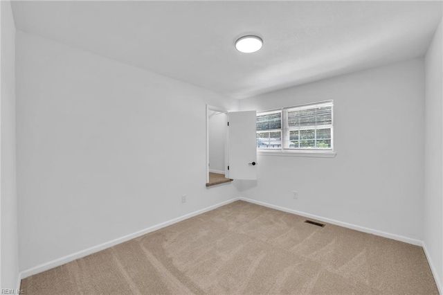 4 Admiral CT, Hampton, VA 23669