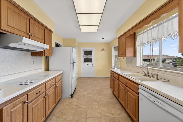 705 CHURCHILL PLACE, Sun City Center, FL 33573