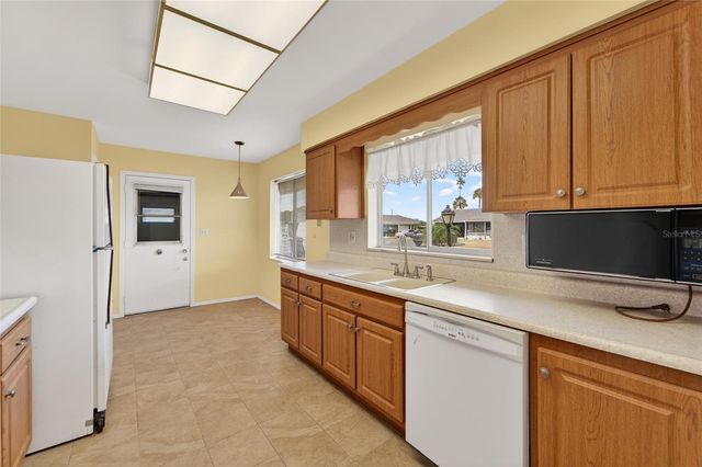 705 CHURCHILL PLACE, Sun City Center, FL 33573