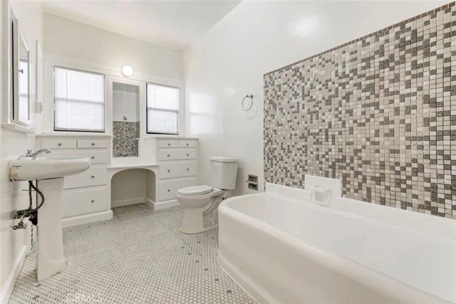 648 Patterson Ave, Glendale, CA 91203