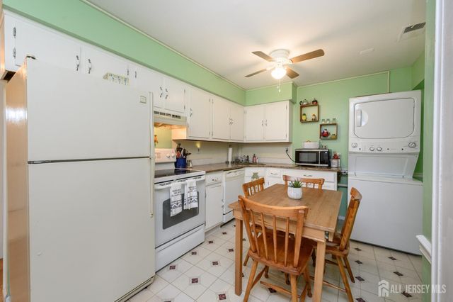 2214 Silver Court, Hamilton, NJ 08690