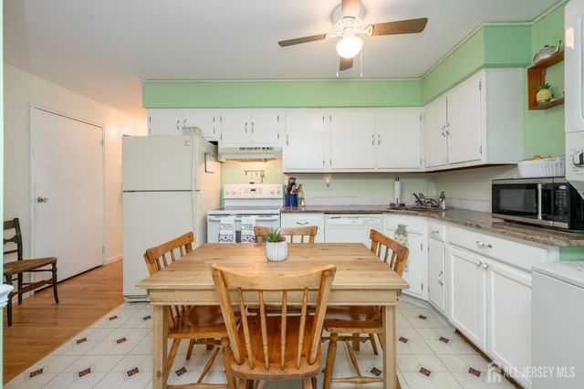 2214 Silver Court, Hamilton, NJ 08690