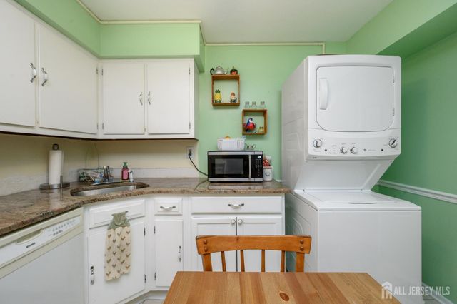 2214 Silver Court, Hamilton, NJ 08690