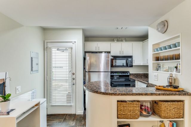 4242 Buena Vista Street 16, Dallas, TX 75205