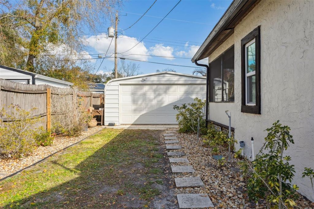 Image 33 of property listing at 1023 N BASK DRIVE, Tampa, FL 33603