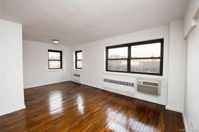 94-30 58 Avenue 3A, Elmhurst, NY 11373