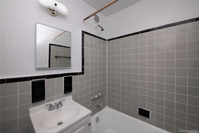 94-30 58 Avenue 3A, Elmhurst, NY 11373
