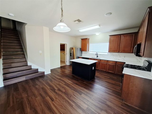 407 W South ST, Leander, TX 78641