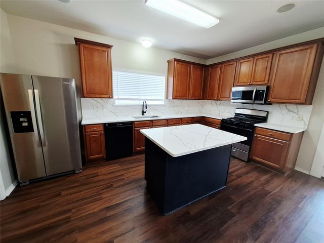 407 W South ST, Leander, TX 78641