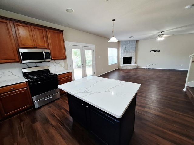 407 W South ST, Leander, TX 78641