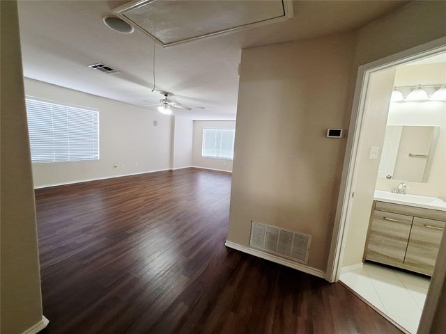 407 W South ST, Leander, TX 78641