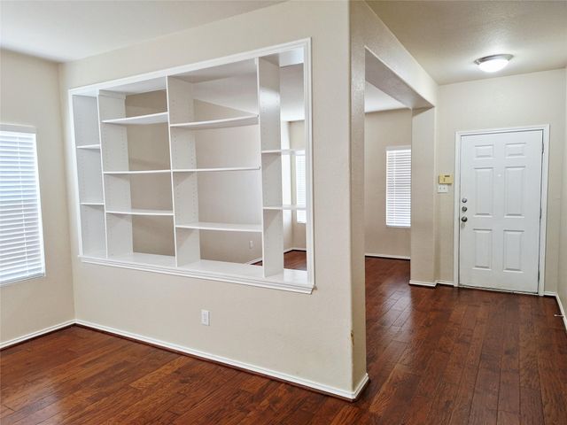 407 W South ST, Leander, TX 78641