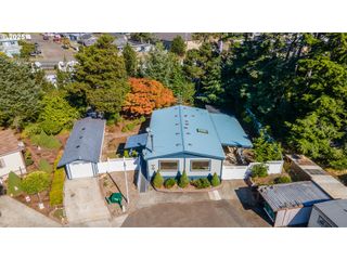 1865 Shorepines Cir, Coos Bay, OR 97420