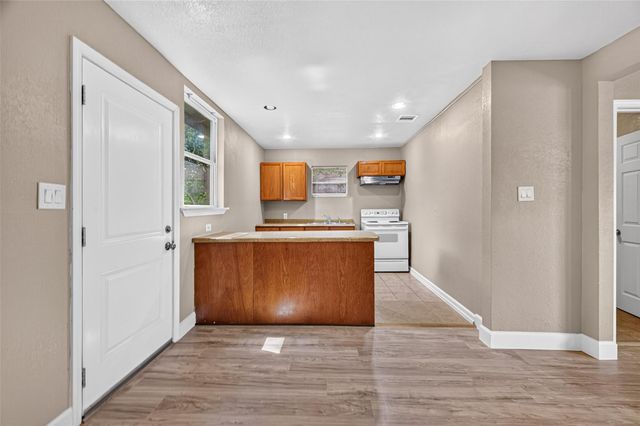8166 Oak Knoll Lane, Houston, TX 77028