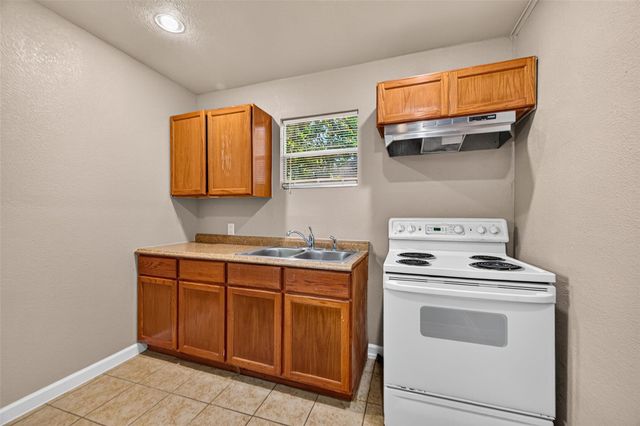 8166 Oak Knoll Lane, Houston, TX 77028