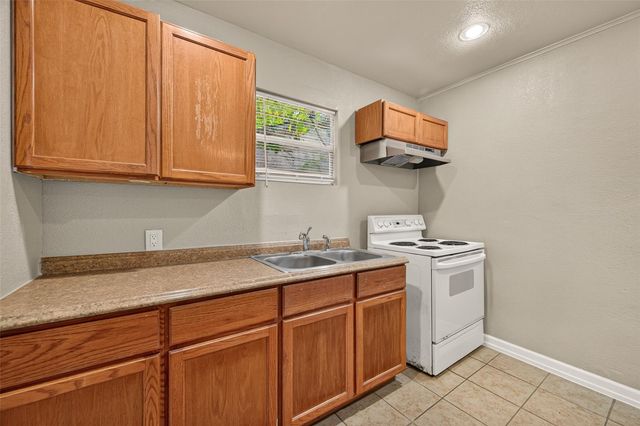 8166 Oak Knoll Lane, Houston, TX 77028