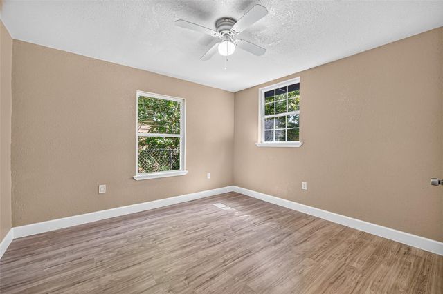 8166 Oak Knoll Lane, Houston, TX 77028