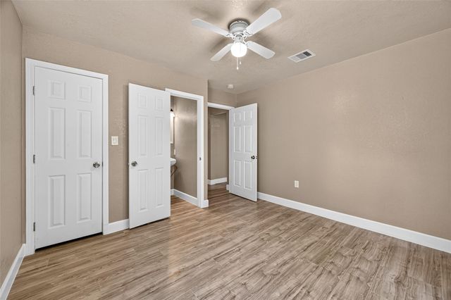8166 Oak Knoll Lane, Houston, TX 77028