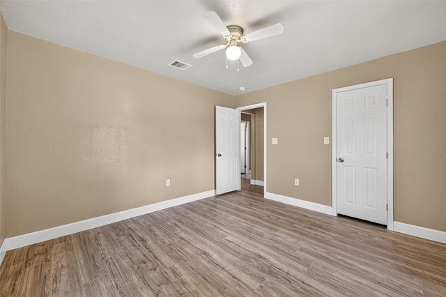 8166 Oak Knoll Lane, Houston, TX 77028