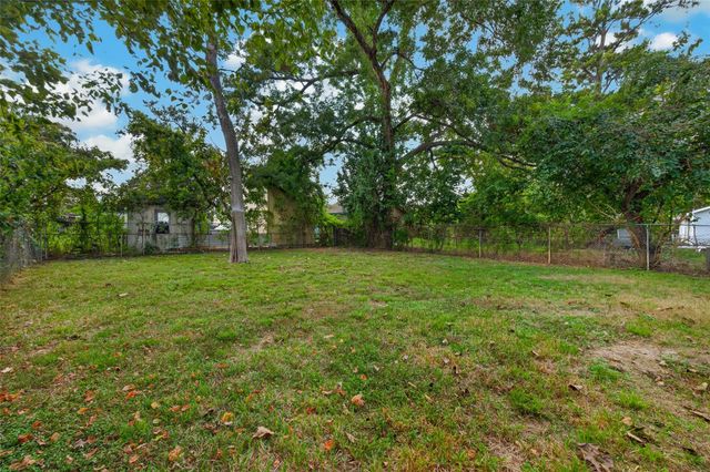 8166 Oak Knoll Lane, Houston, TX 77028