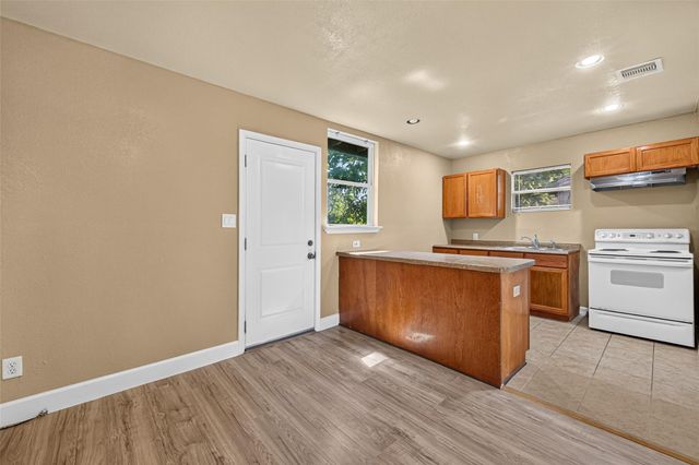 8166 Oak Knoll Lane, Houston, TX 77028