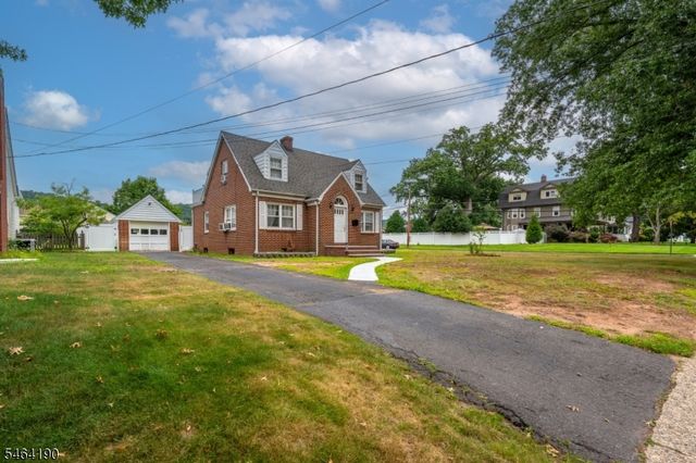 668 Greenbrook Rd, North Plainfield Boro, NJ 07063