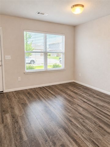1221 S Ivory Bill Lane, Fayetteville, AR 72701