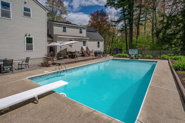 16 Sarah Drive, Merrimack, NH 03054