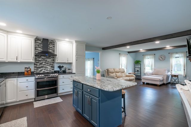 16 Sarah Drive, Merrimack, NH 03054