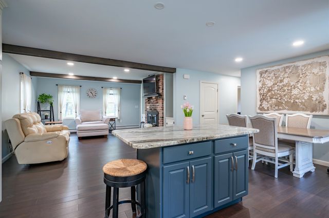 16 Sarah Drive, Merrimack, NH 03054