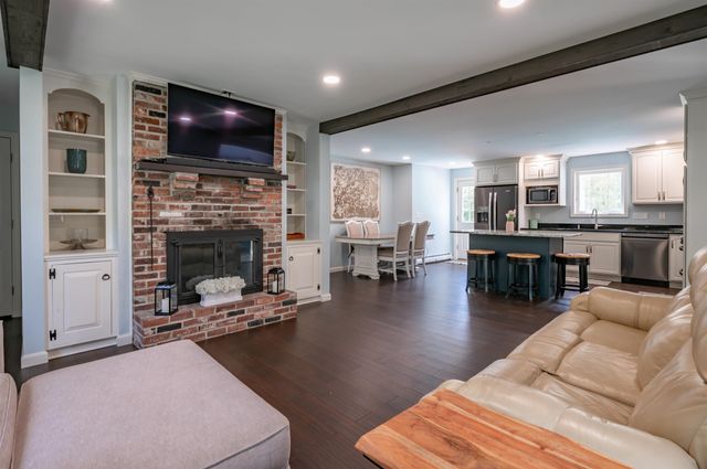 16 Sarah Drive, Merrimack, NH 03054