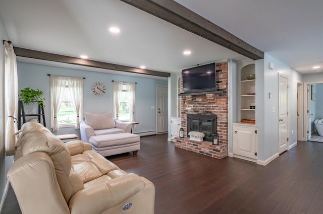 16 Sarah Drive, Merrimack, NH 03054