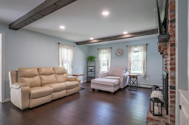 16 Sarah Drive, Merrimack, NH 03054