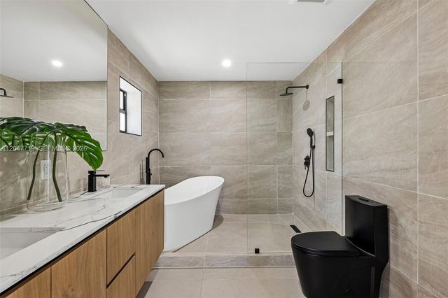 7811 Carlyle Avenue, Miami Beach, FL 33141