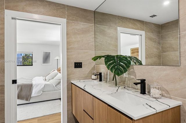 7811 Carlyle Avenue, Miami Beach, FL 33141