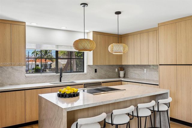 7811 Carlyle Avenue, Miami Beach, FL 33141