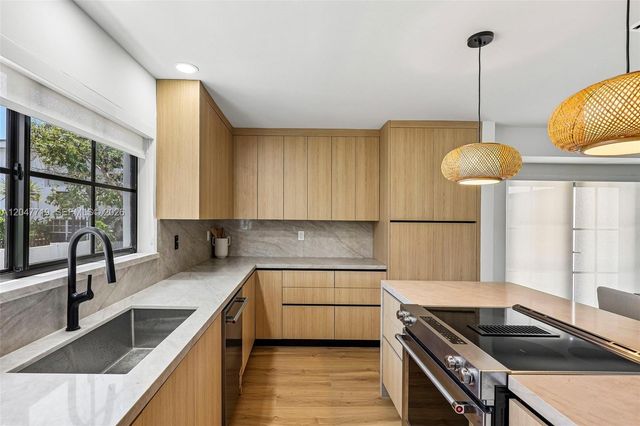 7811 Carlyle Avenue, Miami Beach, FL 33141