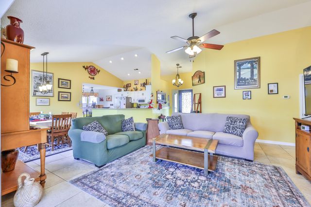 893 Castlewood Dr., Conway, SC 29526