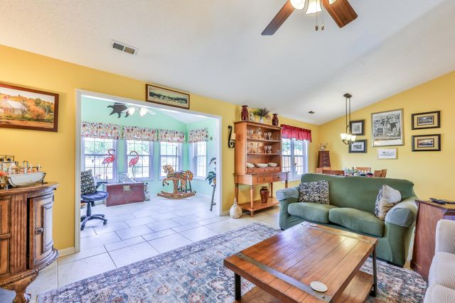 893 Castlewood Dr., Conway, SC 29526