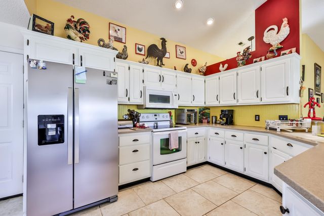 893 Castlewood Dr., Conway, SC 29526