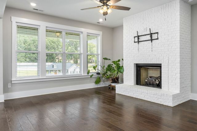 733 Jackson Ave, Carthage, TN 37030