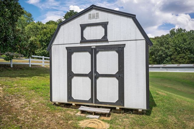 733 Jackson Ave, Carthage, TN 37030