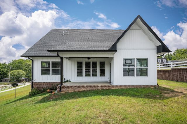 733 Jackson Ave, Carthage, TN 37030