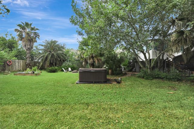 1035 16th Street, Dickinson, TX 77539